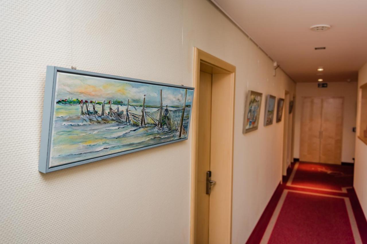 Hotel Am Fischerhafen Ditzum Exterior photo